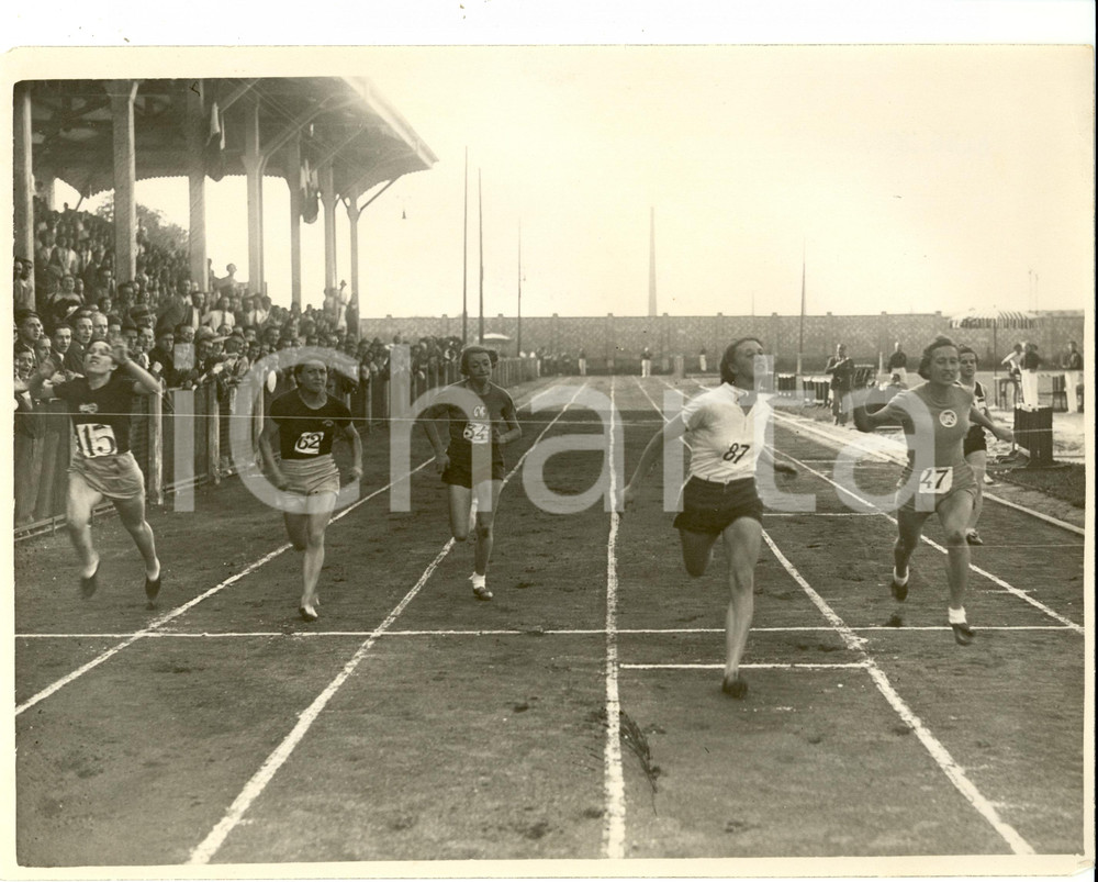Fotografia d epoca originale 1936 MILANO Arrivo 100 metri femminili al Campo FORZA e CORAGGIO Fotografia 1