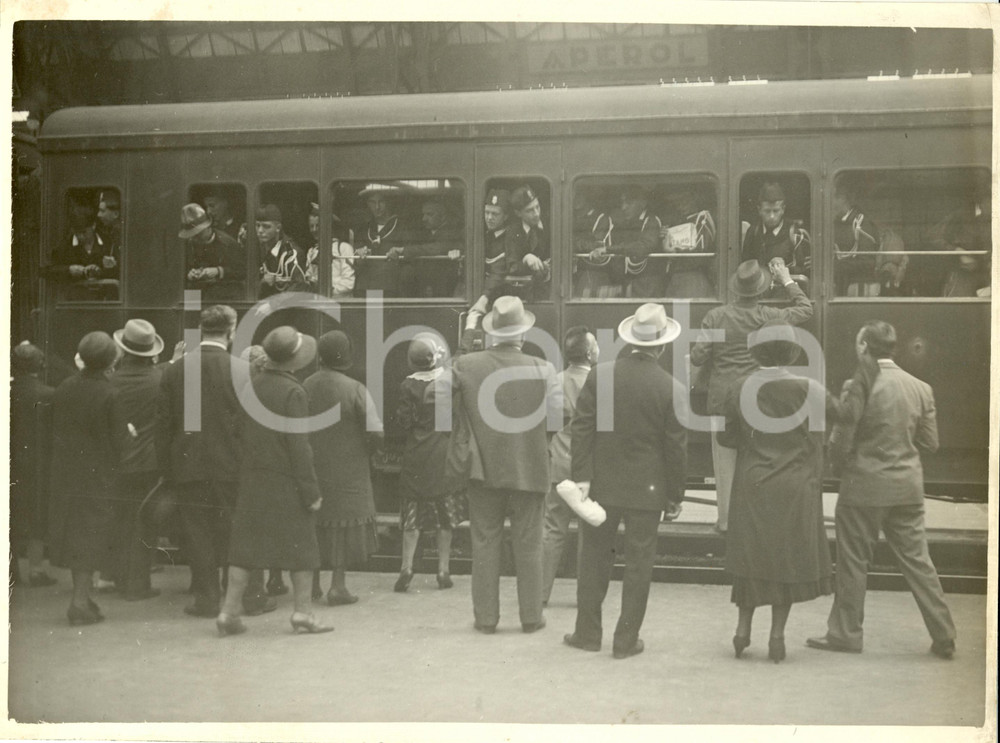 Fotografia d epoca originale 1931 MILANO Stazione Centrale Treno Avanguardisti V Crociera APEROL Fotografia 1