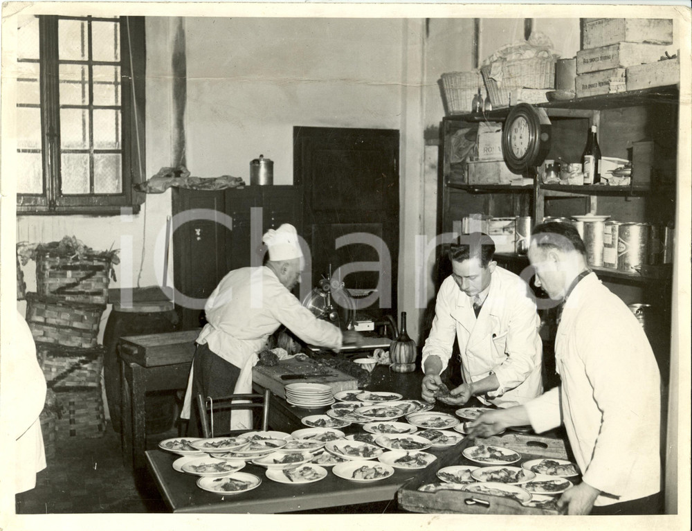 Fotografia d epoca originale 1930 ca MILANO Preparazione pranzo cucina mensa aziendale Foto DANNEGGIATA 1
