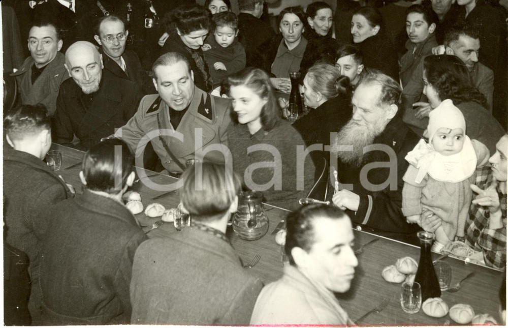 Fotografia d epoca originale 1940 MILANO Prefetto al rancio del Dopolavoro MOTOMECCANICO Fotografia 1