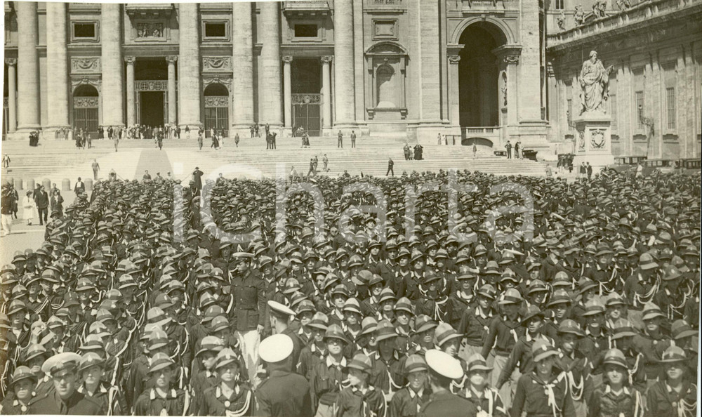 Fotografia d epoca originale 1932 ROMA Piazza SAN PIETRO Allievi campeggio Capi Centuria Avanguardisti Foto 1
