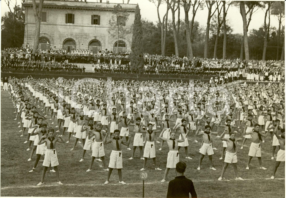 Fotografia d epoca originale 1936 ROMA CAMPO DUX  Avanguardisti schierati per esercitazione ginnica Foto 1