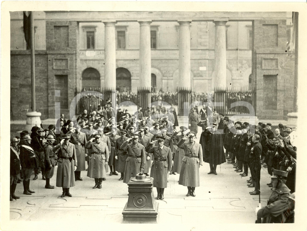 Fotografia d epoca originale 1936 MILANO Anniversario Vittoria  AutoritÃ  omaggio al Monumento Caduti Foto 1