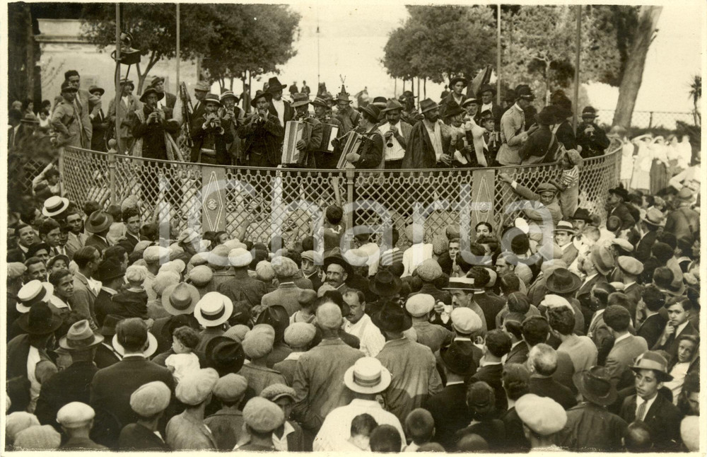 Fotografia d epoca originale 1930 ca ROMA Esibizione ZAMPOGNARI riscuote successo di pubblico Fotografia 1