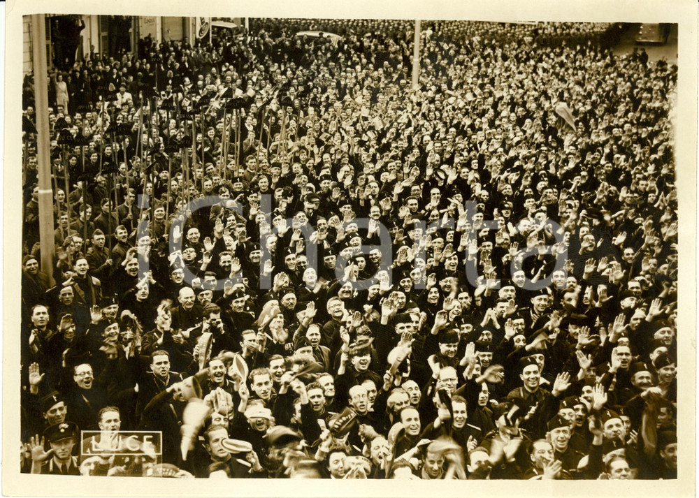 Fotografia d epoca originale 1939 IVREA TO Piazza ALDO BALLA Folla acclama il Duce Fotografia 1