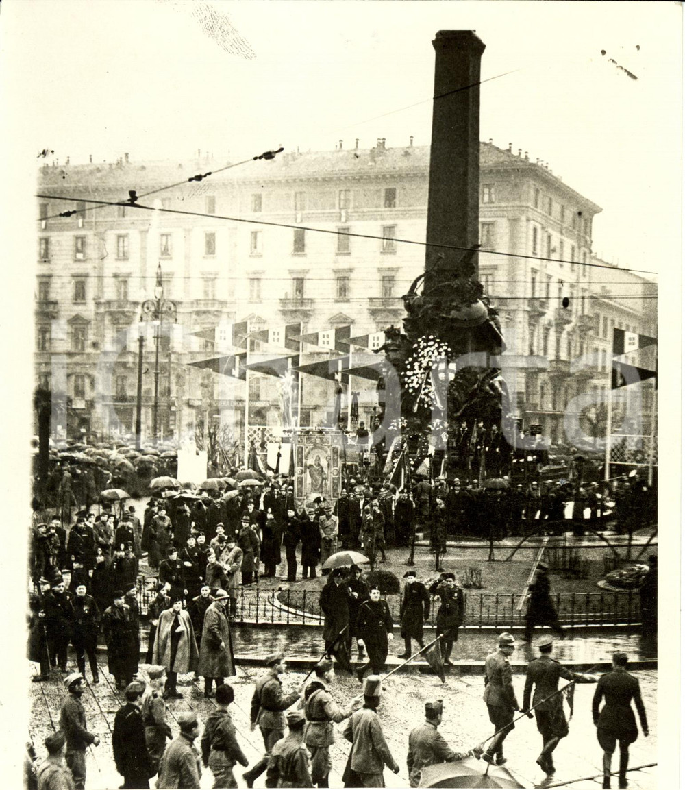 Fotografia d epoca originale 1937 MILANO Anniversario CINQUE GIORNATE Cerimonia in Porta VITTORIA Fotografia 1