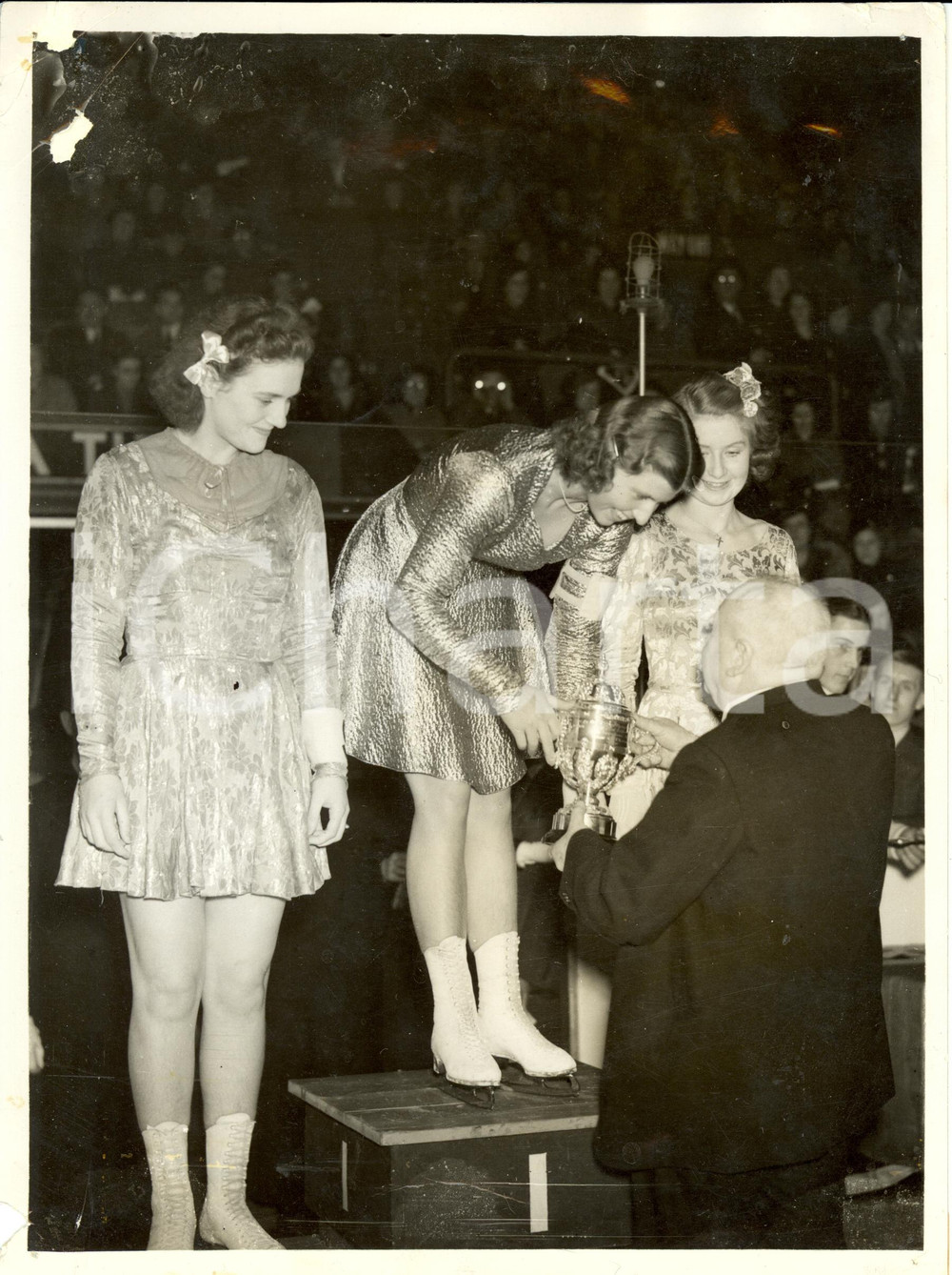 Fotografia d epoca originale 1938 LONDON UK Cecilia COLLEDGE Campionessa Mondiale Pattinaggio DANNEGGIATA 1