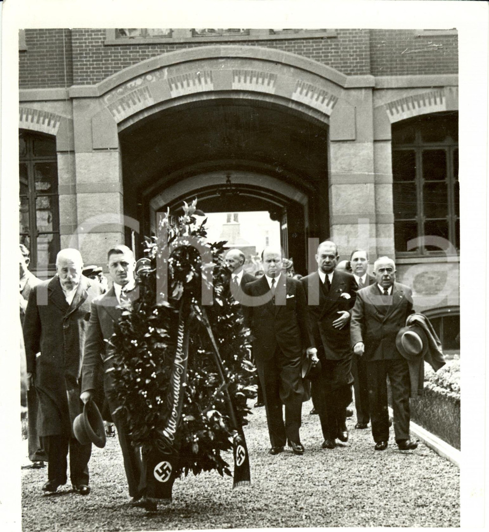 Fotografia d epoca originale 1938 MILANO Artisti TEDESCHI portano corona alla tomba di Giuseppe VERDI Foto 1