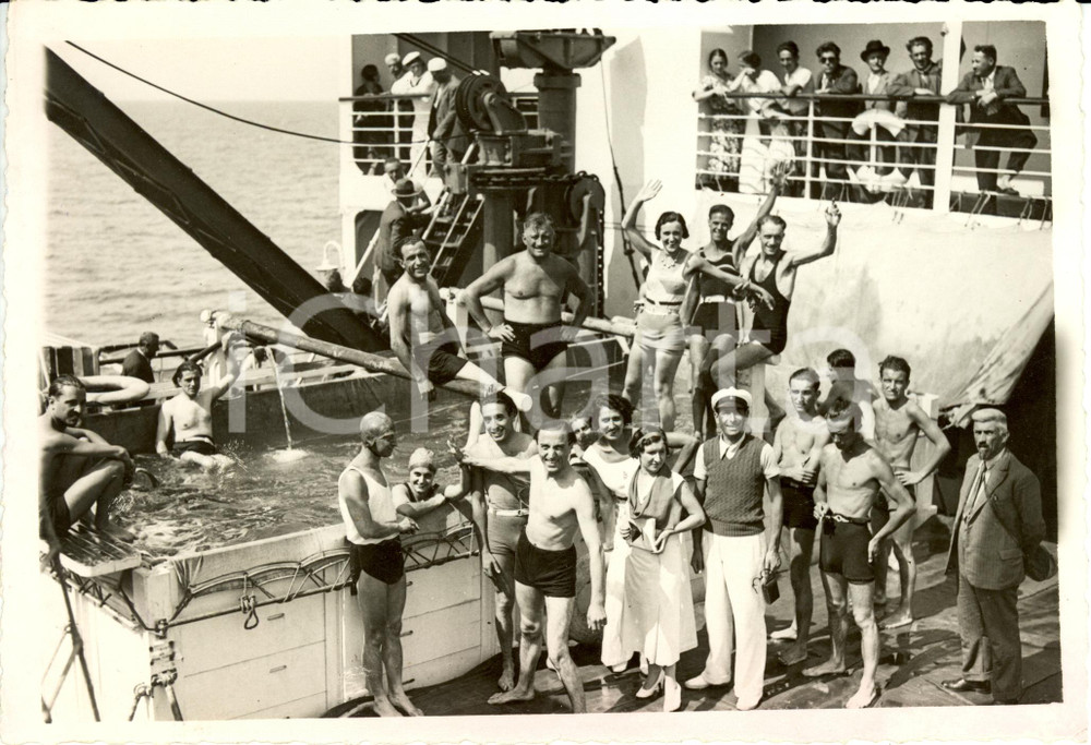 Fotografia d epoca originale 1933 Mar MEDITERRANEO I crocieristi si divertono nella piscina di bordo Foto 1