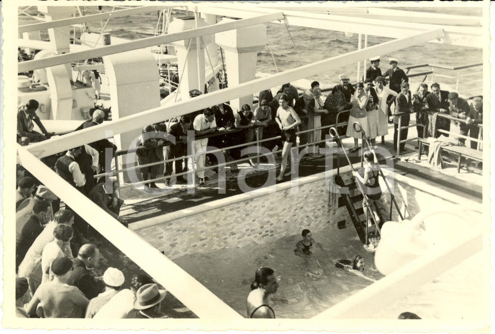 Fotografia d epoca originale 1933 Mar MEDITERRANEO Crocieristi si divertono nella piscina di bordo Foto 1