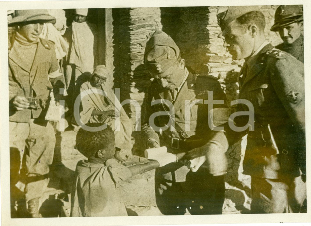 1935 AXUM (ETIOPIA) Croce Rossa Italiana cura indigeni dopo conquista città FOTO