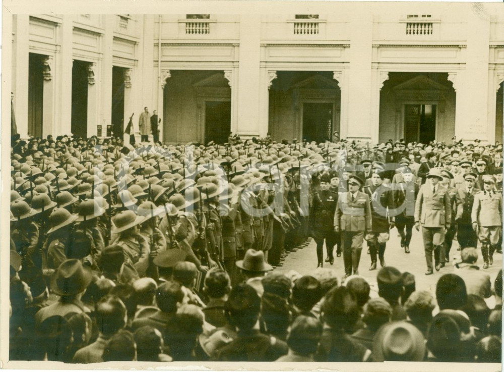Fotografia d epoca originale 1935 GENOVA Generale Giuseppe VALLE saluta avieri per AFRICA ORIENTALE Foto 1