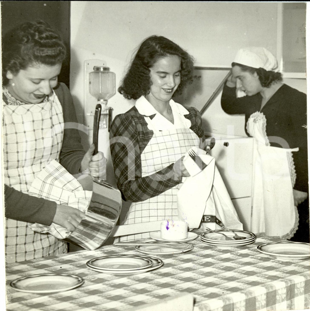 Fotografia d epoca originale 1941 MILANO Dopolavoro SocietÃ  MONTECATINI Corso economia domestica Fotografia 1