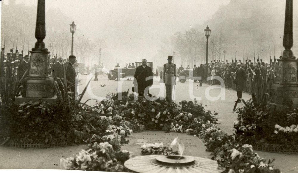 Fotografia d epoca originale 1930 ca PARIGI F Gaston DOUMERGUE rende omaggio a tomba Milite Ignoto Foto 1