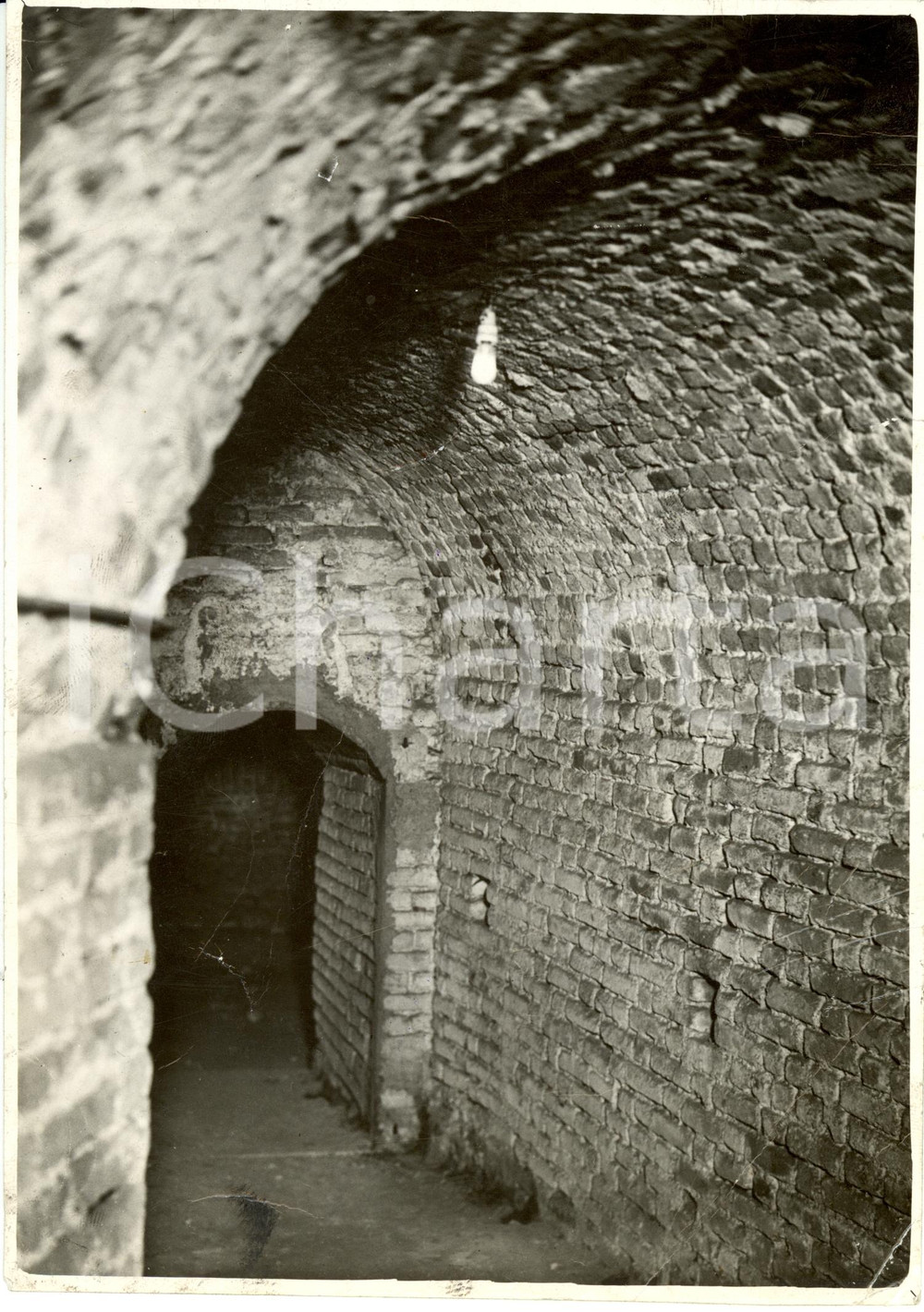 Fotografia d epoca originale 1939 MILANO I sotterranei del Castello Sforzesco  Un cunicolo Foto DANNEGGIATA 1