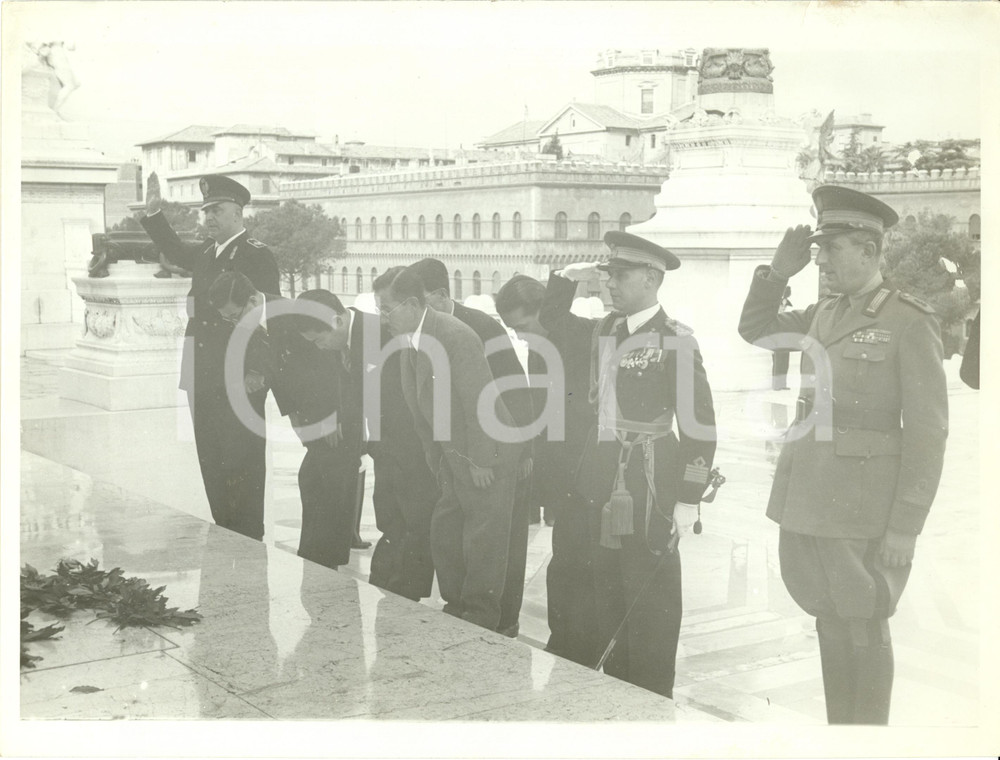Fotografia d epoca originale 1939 ROMA Equipaggio aereo giapponese NIPPON omaggio tomba Milite Ignoto Foto 1