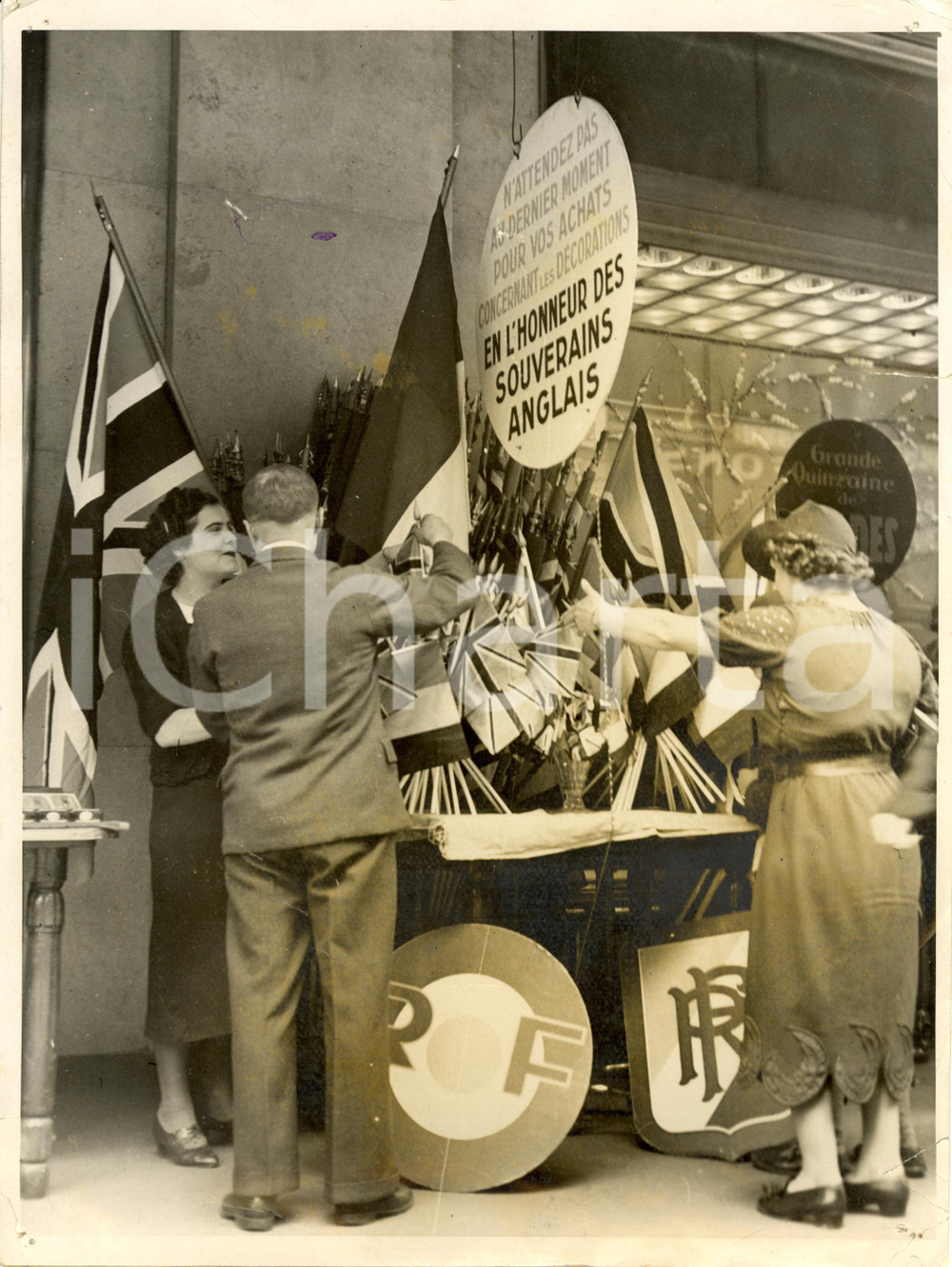 Fotografia d epoca originale 1938 PARIGI F Bandiere INGLESI in vendita per visita Sovrani britannici Foto 1