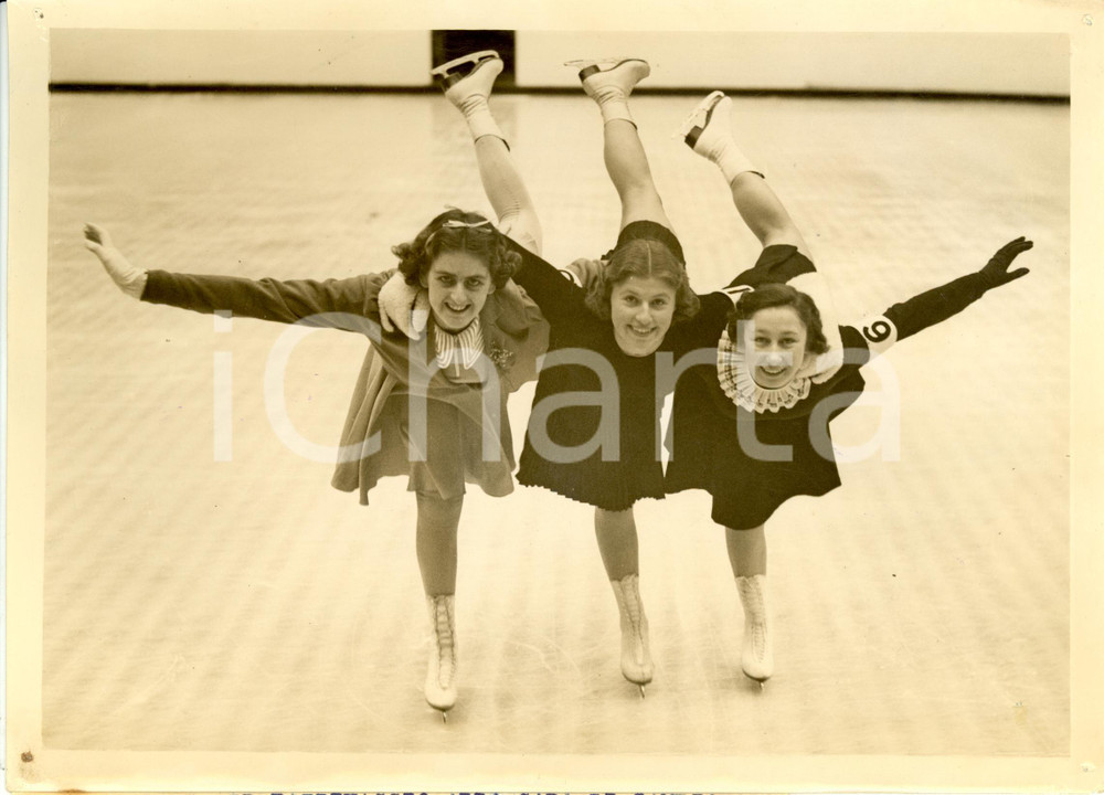 Fotografia d epoca originale 1937 LONDON Empire Pool Magdalen Cecilia COLLEDGE e due colleghe si esibiscono 1