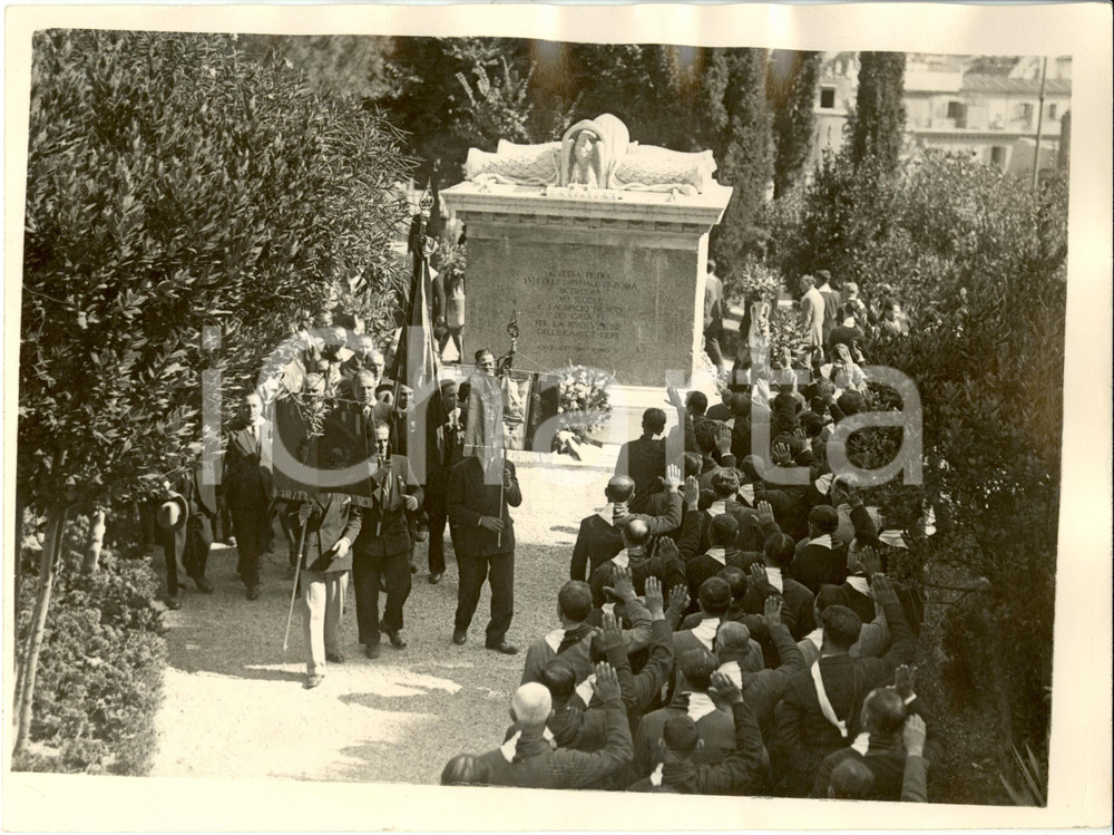 Fotografia d epoca originale 1931 ROMA Ex Combattenti rendono omaggio all Ara dei Caduti Fascisti Fotografia 1