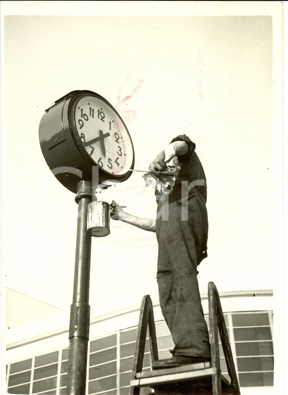 Fotografia d epoca originale 1938 MILANO Orologio sulla strada viene ripulito per apertura Fiera Campionaria 1