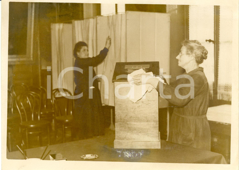 Fotografia d epoca originale 1937 SAINTCYR F Elections Cantonales  A la mairie on prÃ©pare les urnes Photo 1