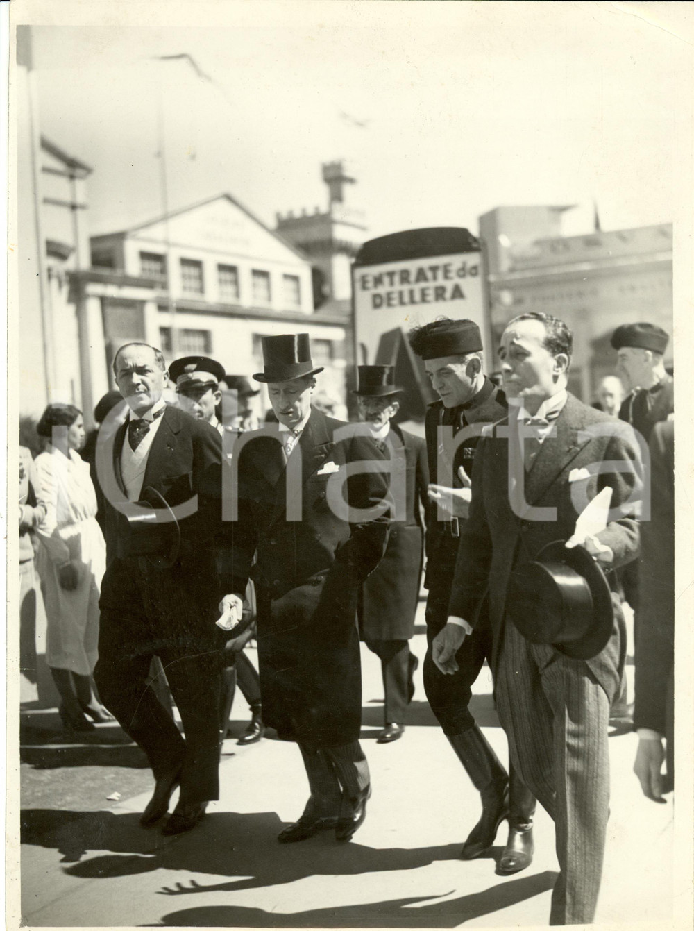 Fotografia d epoca originale 1935 MILANO Fiera  Paul MARCHANDEAU Piero PURICELLI Pelliccerie DELLERA Foto 1