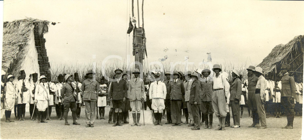 Fotografia d epoca originale 1935 ca FERFER SOMALIA A.O.I. Cerimonia delle bandiere con le autoritÃ  Foto 1
