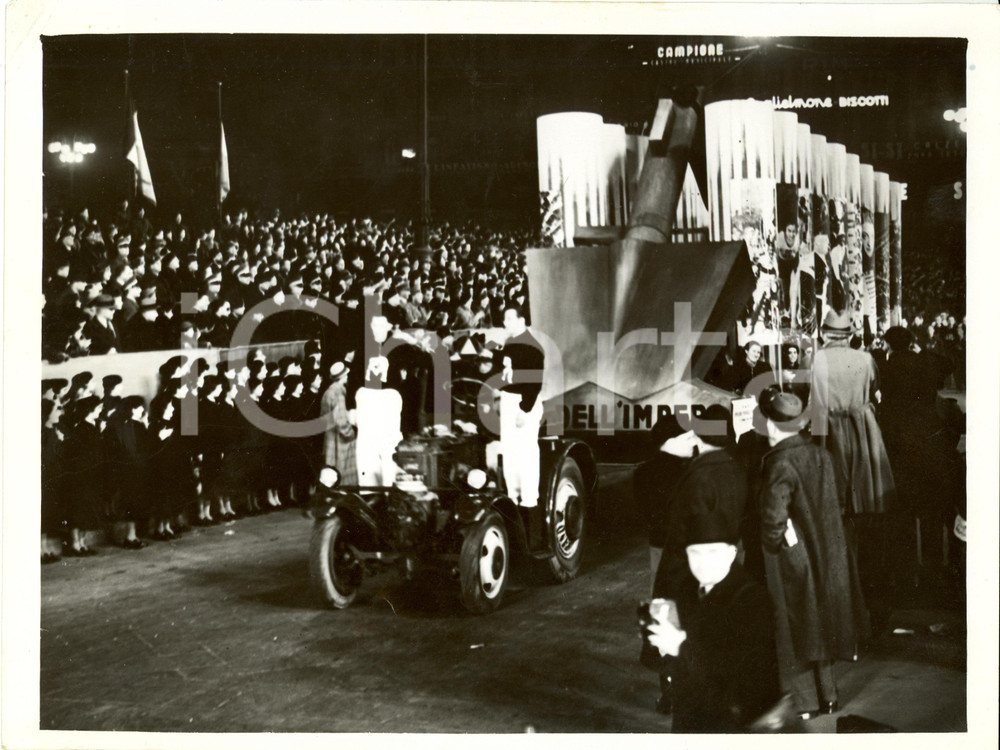 Fotografia d epoca originale 1938 MILANO Giornata della Neve Carro dell OND  GUGLIELMONE Biscotti Foto 1