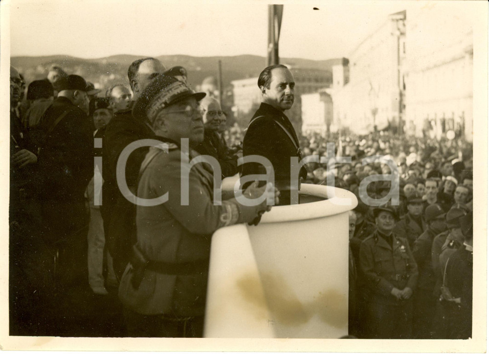 Fotografia d epoca originale 1935 TRIESTE Achille STARACE assiste alla sfilata Fotografia 1