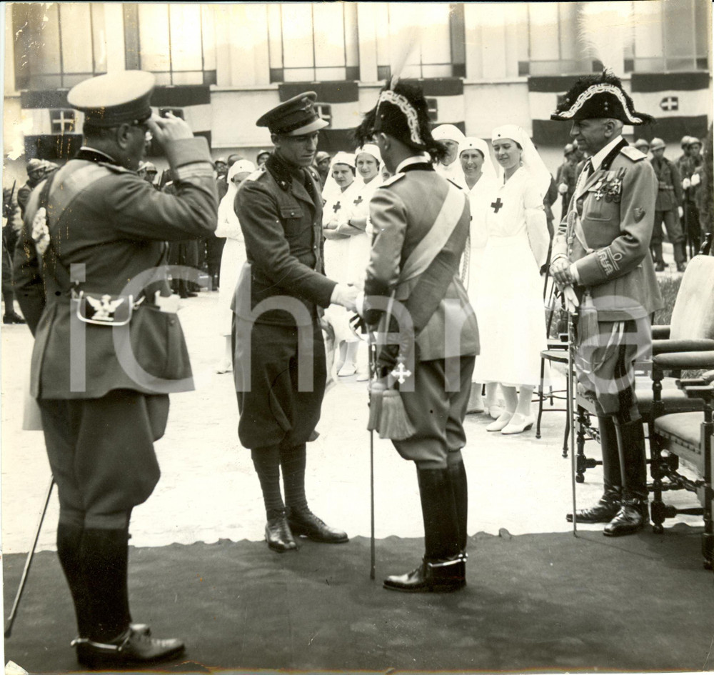 Fotografia d epoca originale 1935 MILANO Festa della SanitÃ  Duca di BERGAMO premia soldati Foto DANNEGGIATA 1