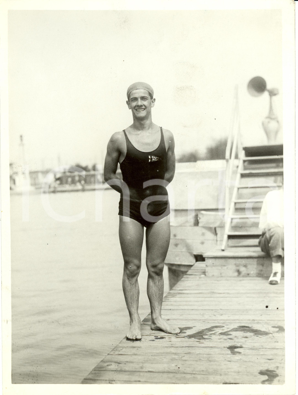 Fotografia d epoca originale 1933 MILANO Campionato Lombardo Nuoto Avanguardisti  Il vincitore assoluto Foto 1
