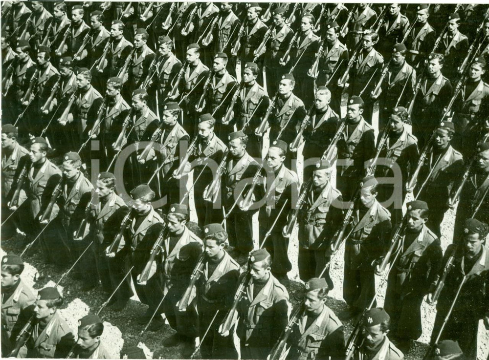 Fotografia d epoca originale 1936 ROMA Avanguardisti moschettieri schierati VIII CAMPO DUX Fotografia 1