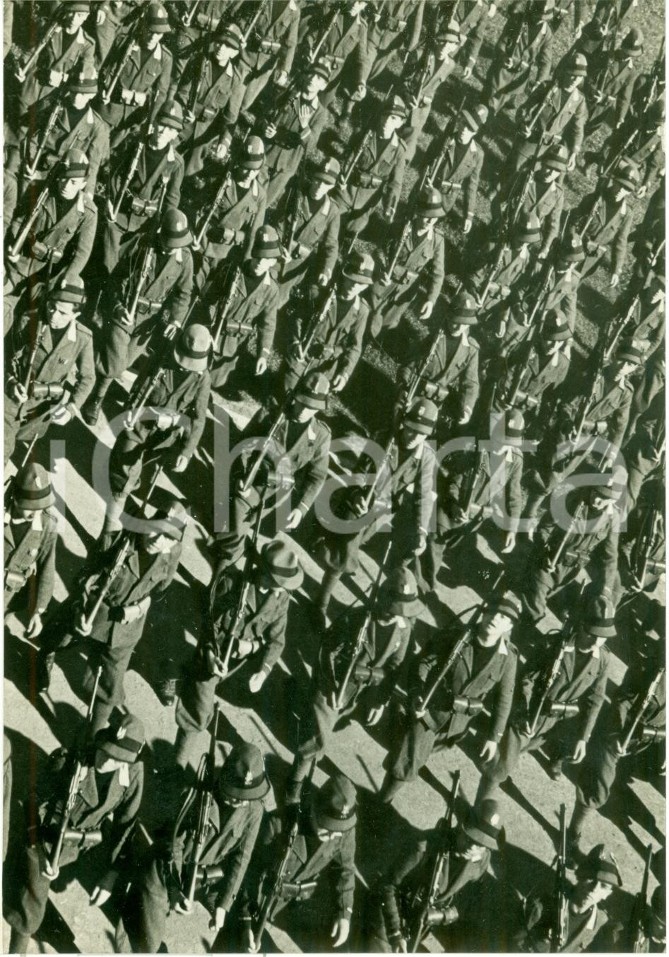 Fotografia d epoca originale 1936 ROMA Avanguardisti sfilano per inaugurazione VII Campeggio Capisquadra FOTO 1