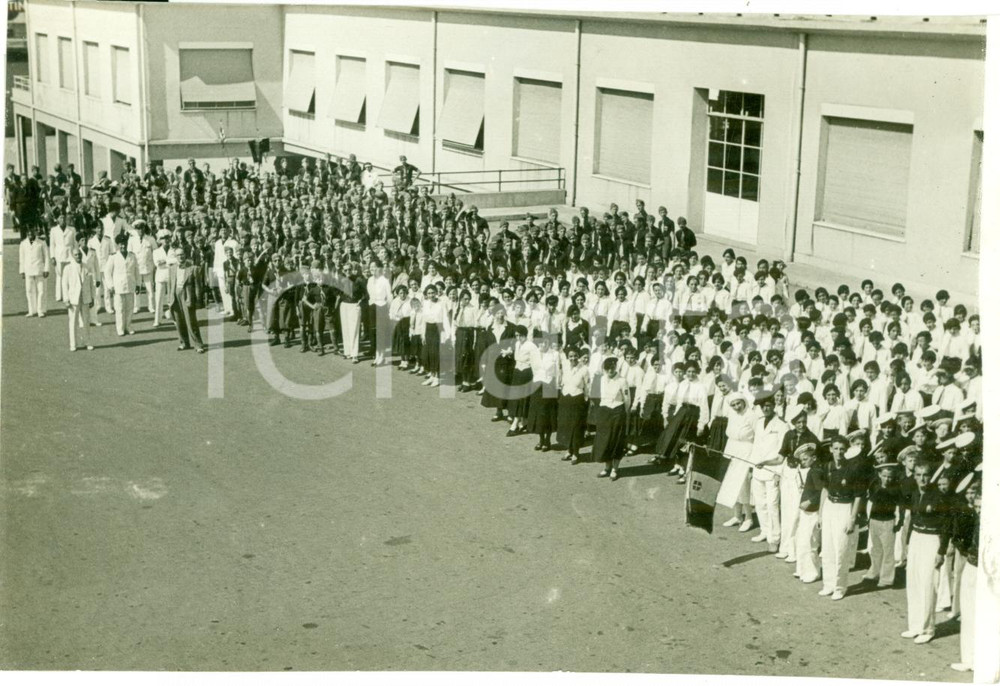 Fotografia d epoca originale 1935 GENOVA Figli Italiani all Estero visitano Piroscafo REX Stazione Marittima 1