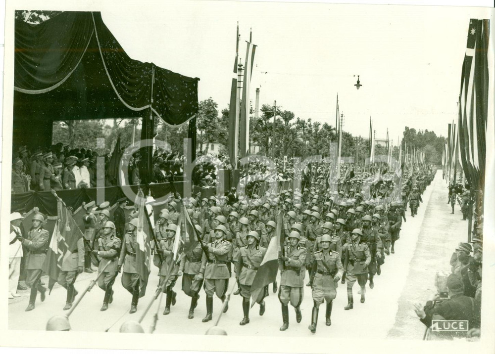 Fotografia d epoca originale 1938 TREVISO Vittorio Emanuele III sfilata Reggimenti disciolti Battaglia PIAVE 1