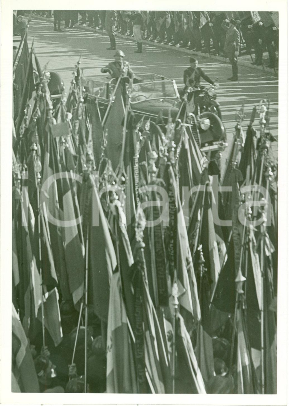Fotografia d epoca originale 1938 ROMA Benito MUSSOLINI in auto saluta Combattenti Ventennale Vittoria FOTO 1