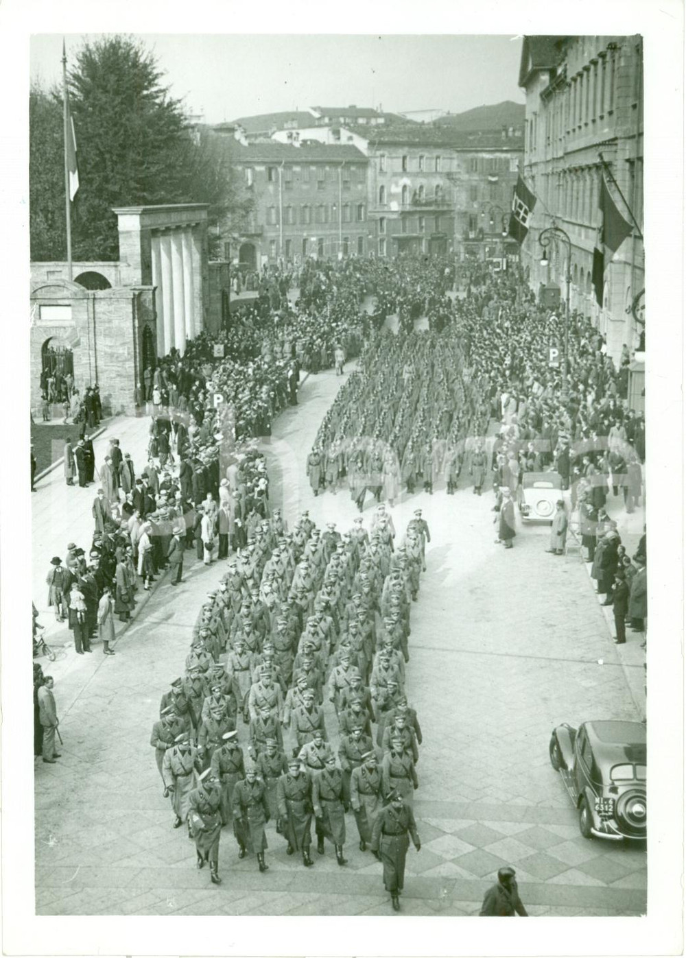 Fotografia d epoca originale 1938 MILANO truppe sfilano in SANT AMBROGIO per Ventennale Vittoria FOTOGRAFIA 1