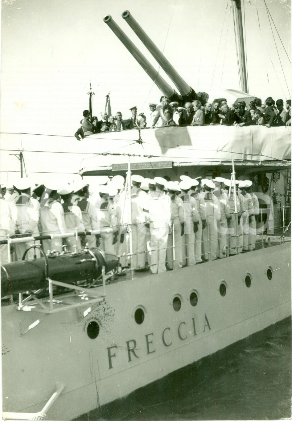 Fotografia d epoca originale 1933 PORTO SANTO STEFANO GR Luigi PIERAZZI bandiera combattimento R.C.T FRECCIA 1