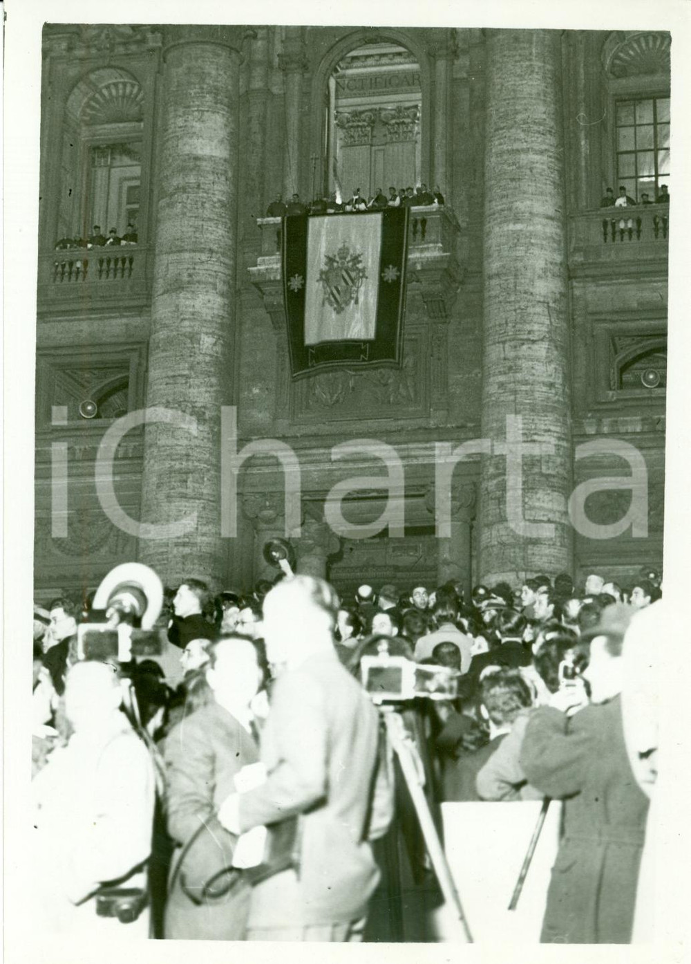 Fotografia d epoca originale 1939 ROMA Papa PIO XII impartisce prima benedizione alla folla Fotografia 1