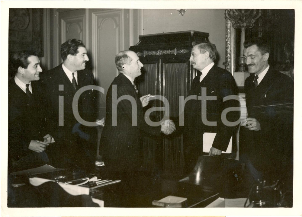 Fotografia d epoca originale 1938 PARIS LÃ©on BLUM stringe mano a Paul MARCHANDEAU nuovo ministro Finanze FOTO 1