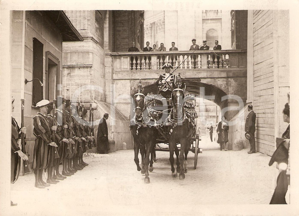 Fotografia d epoca originale 1929 ROMA Cesare Maria DE VECCHI DI VAL CISMON arriva in VATICANO Fotografia 1