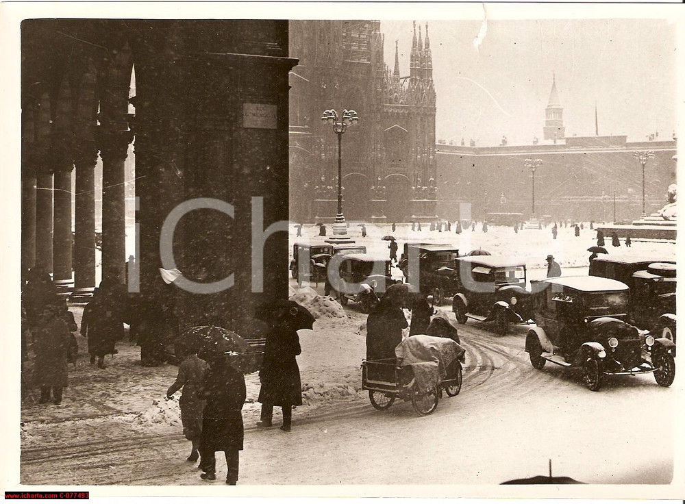 Fotografia d epoca originale 1938 MILANO Traffico in Piazza DUOMO per una nevicata Fotografia 1