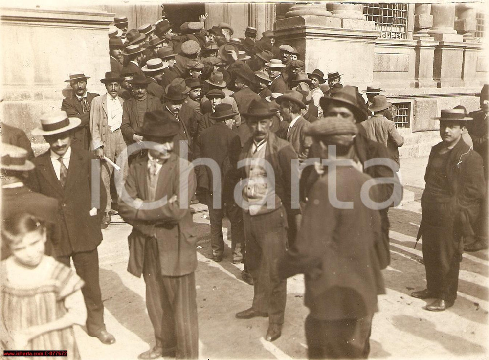 Fotografia d epoca originale 1930 Milano Palazzo Marino Buoni pasto ai poveri FOTO 1