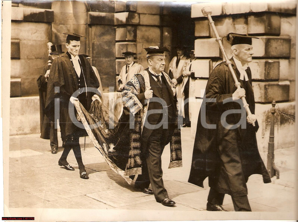 Fotografia d epoca originale 1938 CAMBRIDGE UNIVERSITY UK Chancellor Stanley BALDWIN durante una cerimonia 1