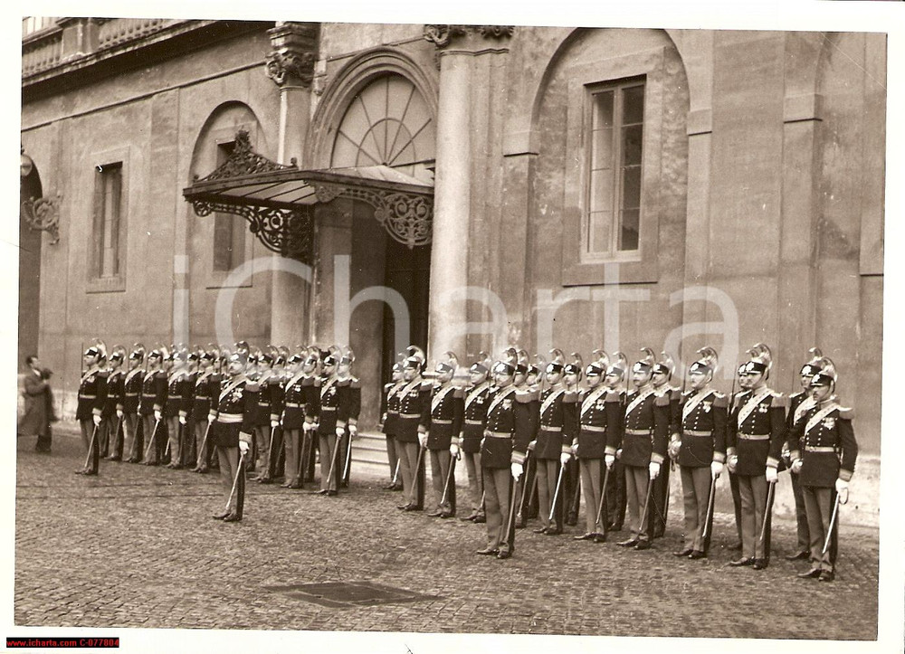 Fotografia d epoca originale 1939 ROMA Guardia Nobile schierata per accompagnare i Cardinali FOTOGRAFIA 1
