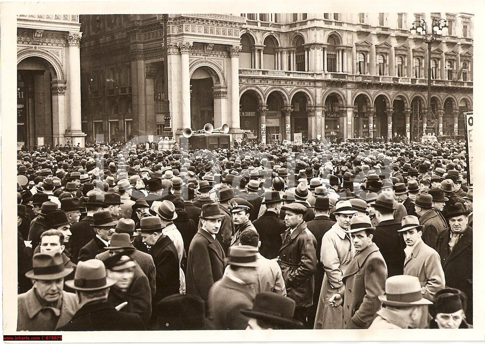 Fotografia d epoca originale 1939 Milano Duomo FOTO folla per discorso Mussolini 1