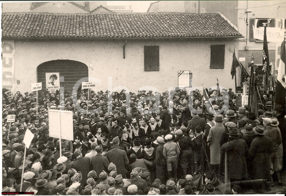 Fotografia d epoca originale 1935 Nerviano Lombardia Foto folla e gerarchi fascisti 1
