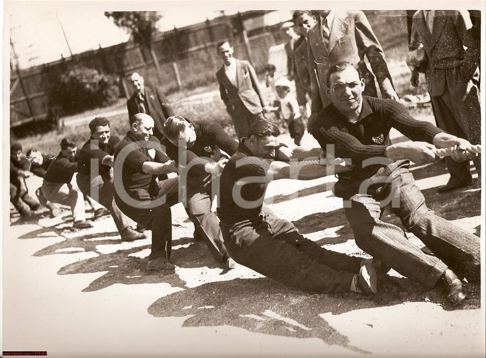Fotografia d epoca originale 1936 Milano Atletica  Campionato tiro alla fune Foto 1