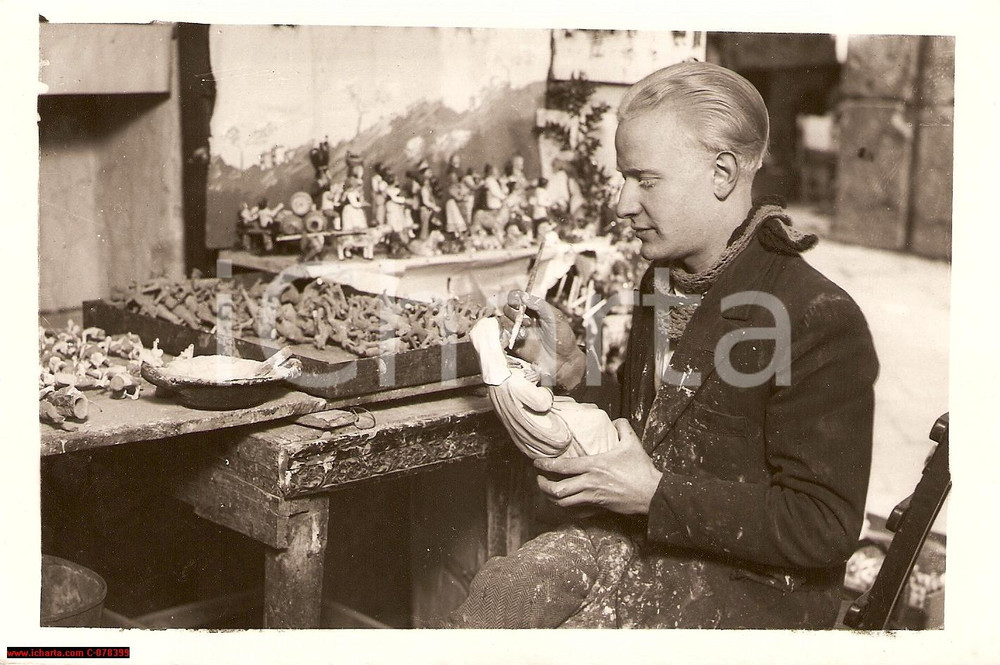 Fotografia d epoca originale 1936 NAPOLI Artigiani preparano statue per il presepe 1