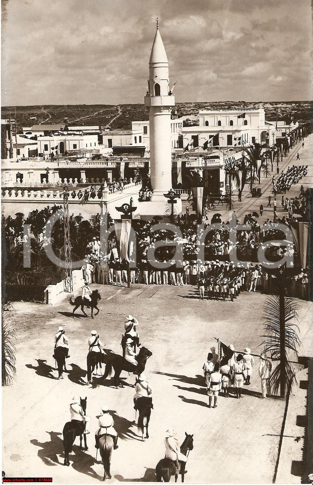 Fotografia d epoca originale 1928 Mogadiscio Somalia Italiana Umberto Savoia parata 1